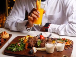 طبق مشاوي مشكل + فتوش + مشروب غازي 