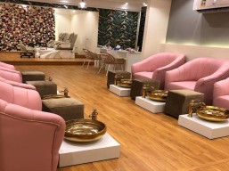 لك ولصديقتك بديكير ومناكير بـ 160ريال بدلاً من 280 ريال