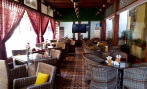 Order a meal of your choice with an Arabic dallah, shisha soup and a cold drink