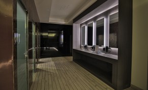 Enjoy free entry to use the club