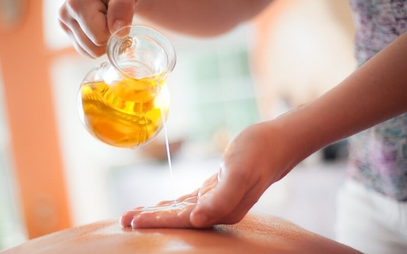 بكج العريس : مساج + حمام ملكي + بدكير بـ415 ريال 