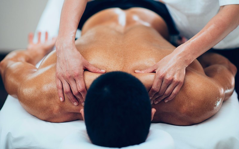 Moroccan bath with herbs for 185 riyals