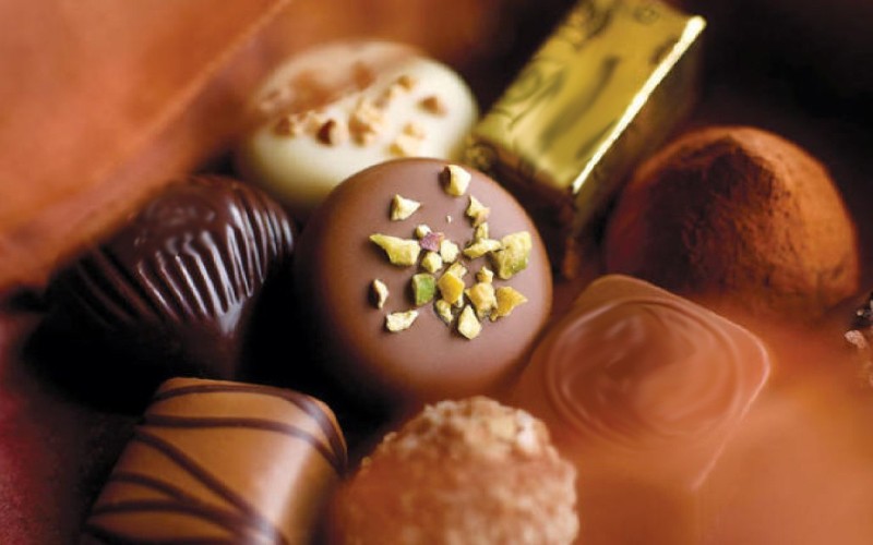 اطلب 1 كغ شوكولا بلجيكي واحصل على قالب كيك مجاناً