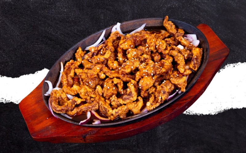 اطلب طبق رئيسي واحصل على الثاني مجاناً