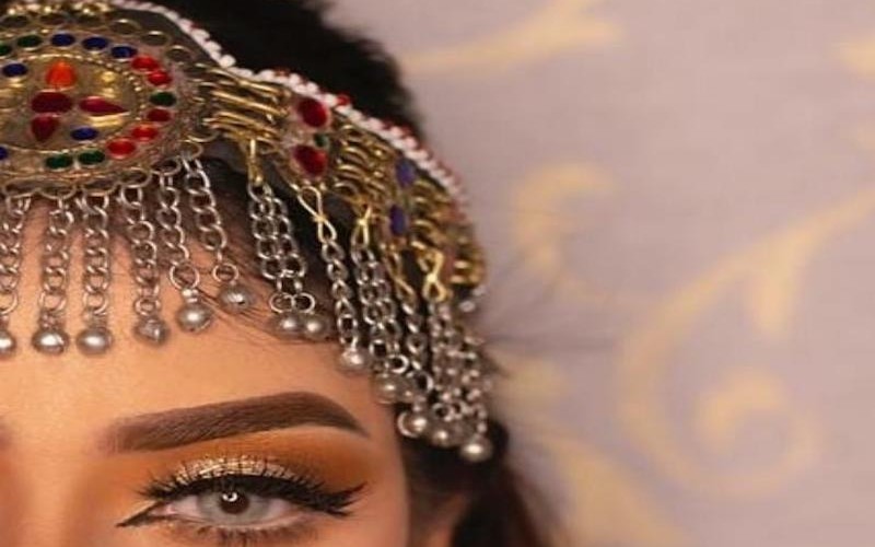 A session of supplying or whitening lips or a session of microblading for the eyebrows for 499 riyal